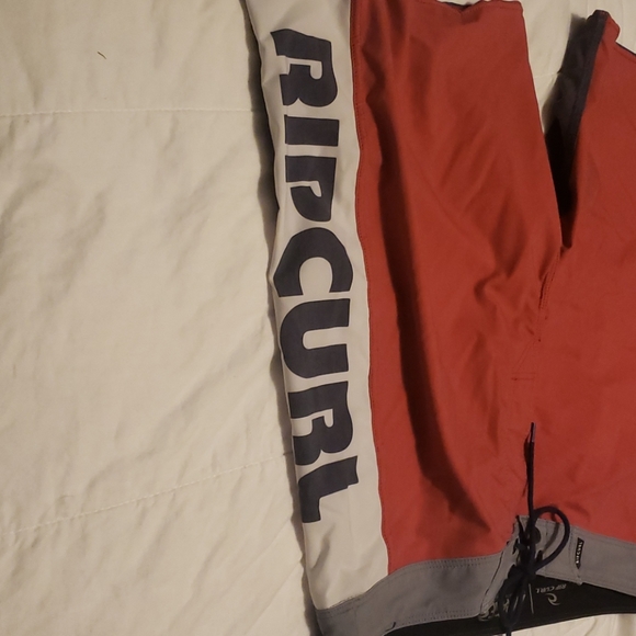 Ripcurl board shorts - Picture 3 of 4